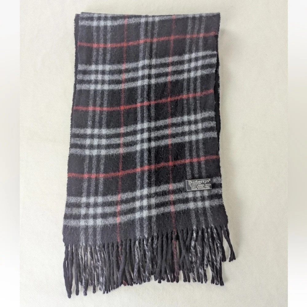 Vintage Burberry Classic Black and Red Plaid Scarf 100% lambs wool(unisex)